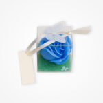 Mărturie Elegantă: Trandafir Bleu în Cutiuță Transparentă - imagine 3