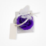 Mărturie Elegantă: Trandafir Mov în Cutiuță Transparentă - imagine 4